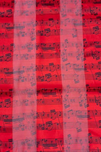 Notenlinien-Schal mit Satinstreifen, verschiedene Farben - Farbe: rot/schwarz