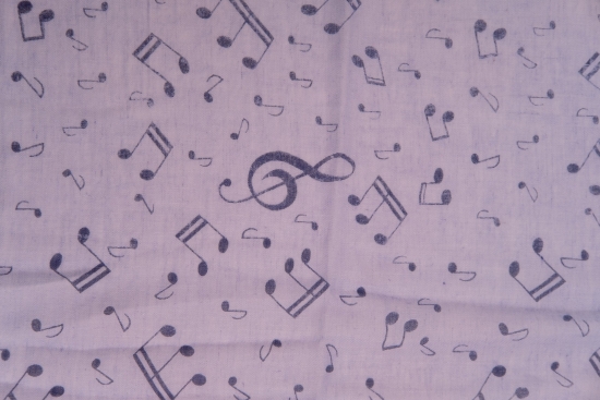 feiner Schal mit Violinschlssel und Noten, verschiedene Farben - Farbe: hellblau/schwarz