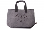 Filz-Henkeltasche mit schwarzen Noten Filz-Henkeltasche mit schwarzen Noten