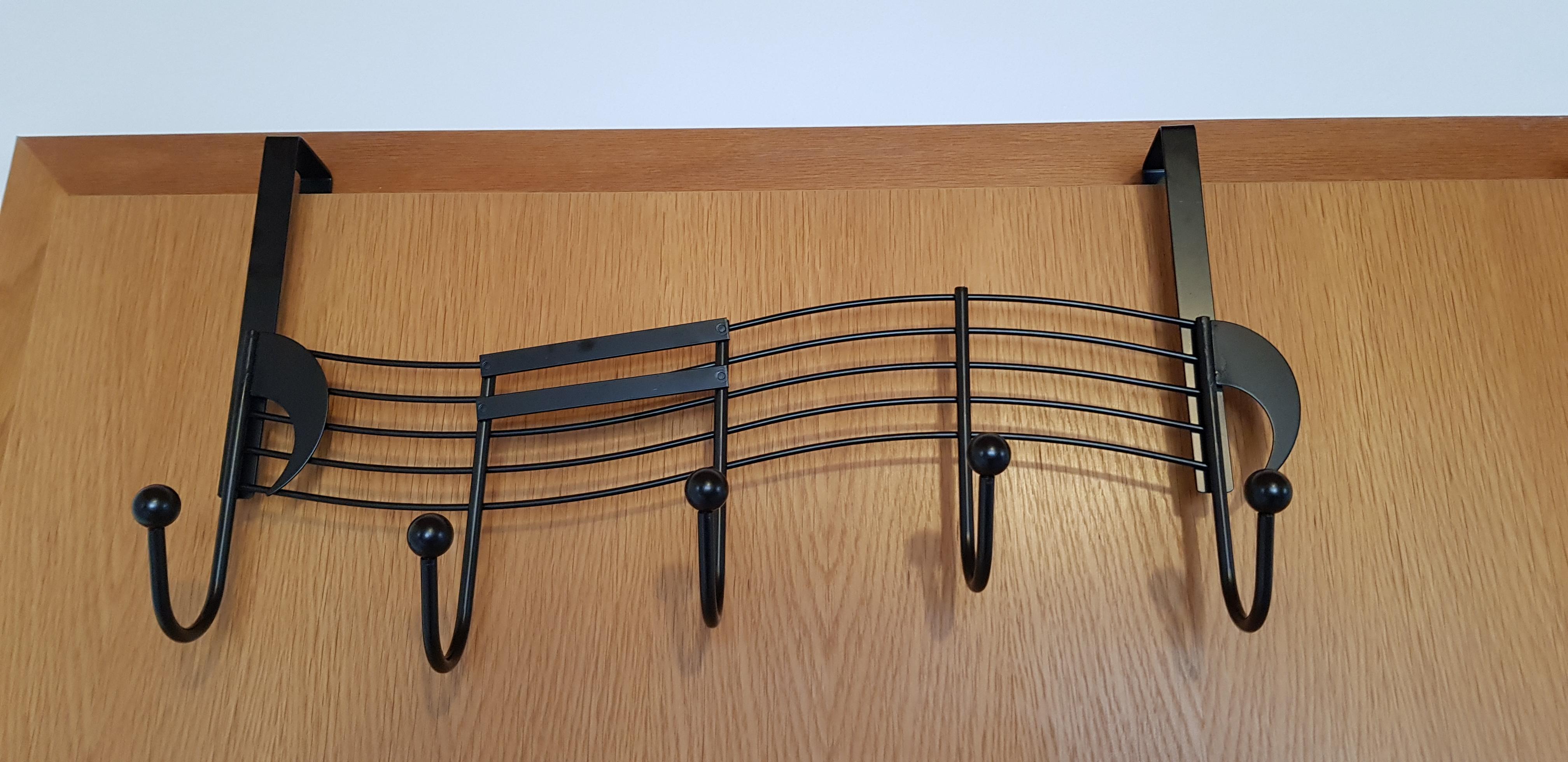 schwarze Türgarderobe mit 5 Haken schwarze Türgarderobe mit 5 Haken